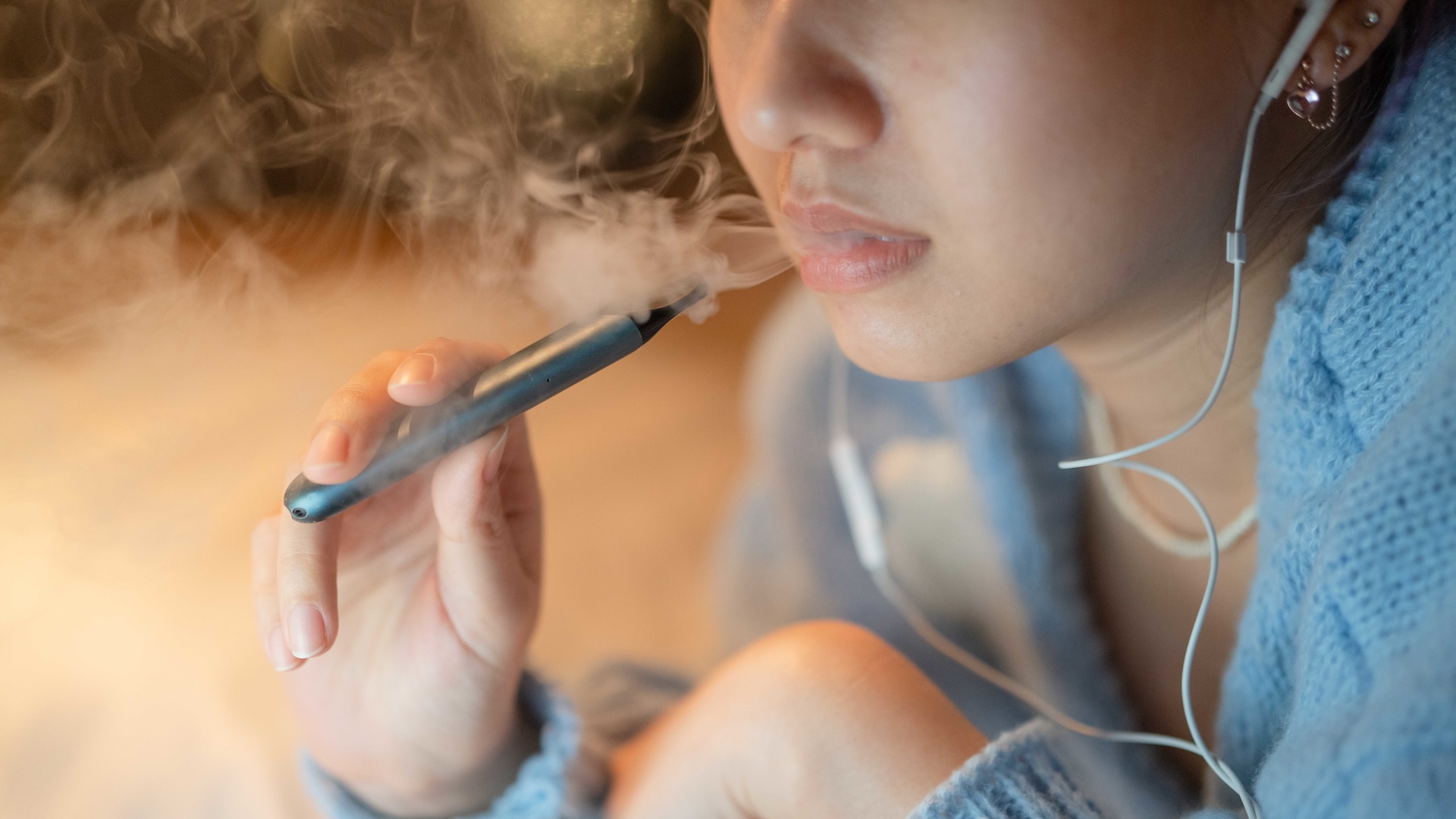 Simple vaping 'quitline' can help over 40% of young people quit, study finds