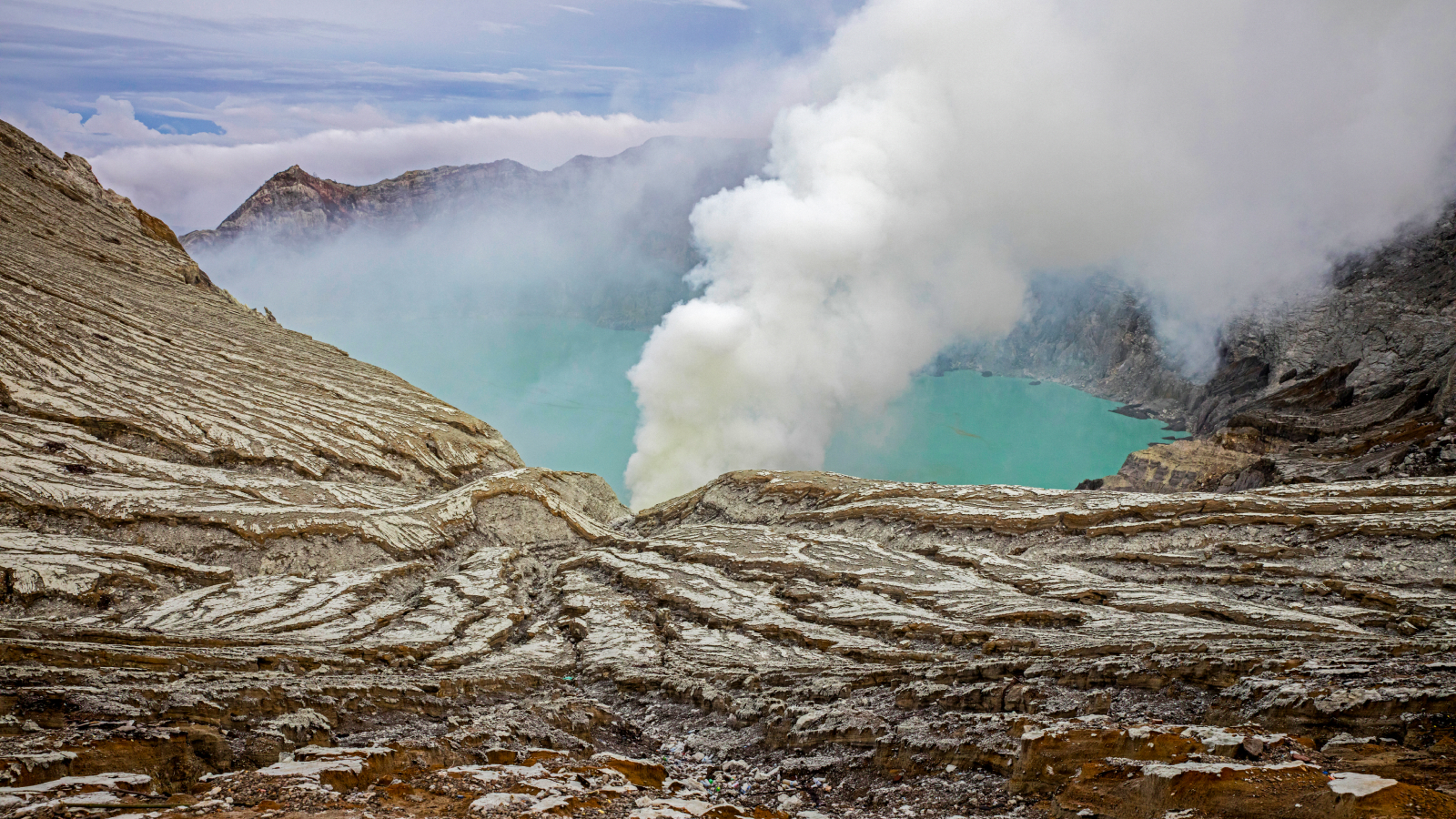 'A challenge and an opportunity for evolution': The extreme, hidden life thriving in Earth's most acidic and alkaline lakes