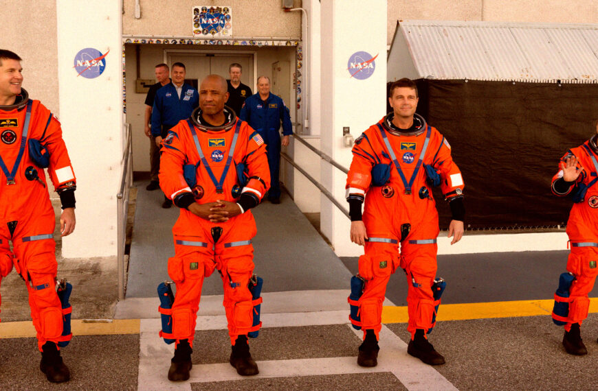 Nasa Astronauts Moon Dress Rehearsal 0y5dfr