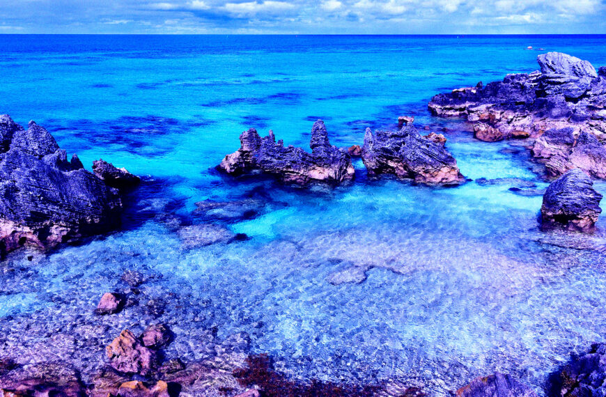 Scientists Intrigued By Huge Structure Under Bermuda P8llce