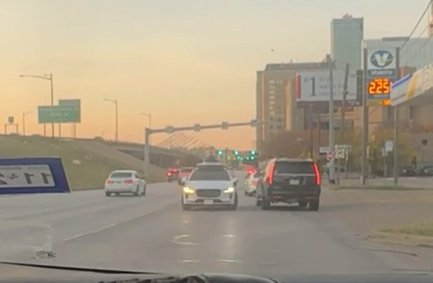 Waymo Wrong Way T3ib6j