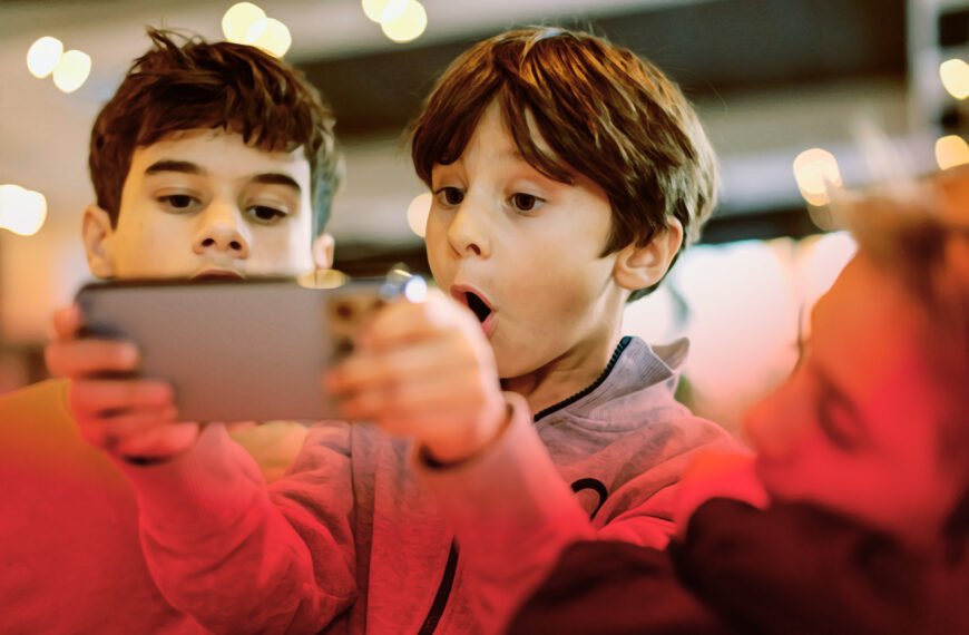 Young Kids Using Ai R4xlrp