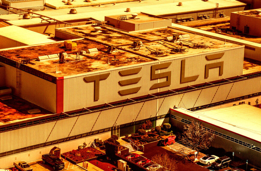 Elon Musk Shutting Down Tesla Car Factory to Manufacture Robots Instead