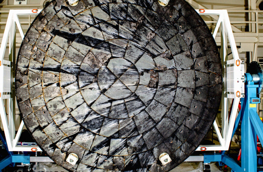 Experts Warn That There’s Something Wrong With the Moon Rocket NASA Is About to Launch With Astronauts Aboard