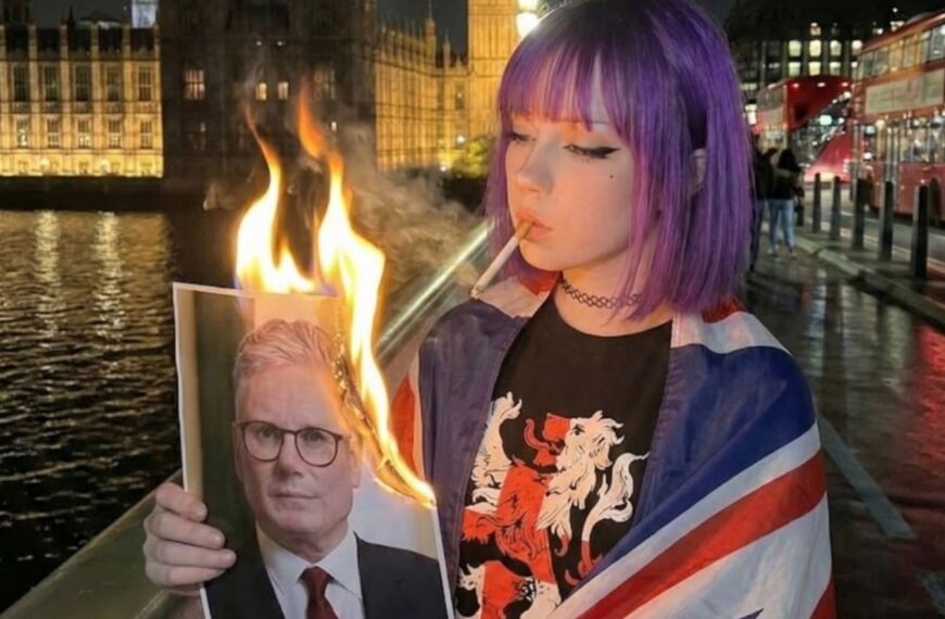 Far-Right Dweebs Are Getting Scammed by an AI-Generated Waifu