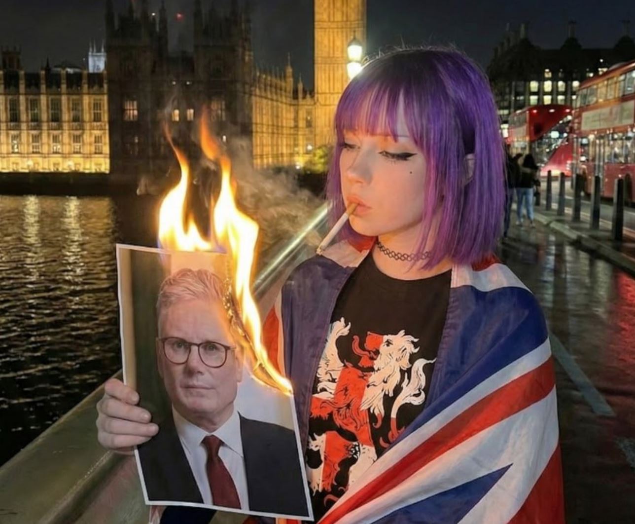 Far-Right Dweebs Are Getting Scammed by an AI-Generated Waifu