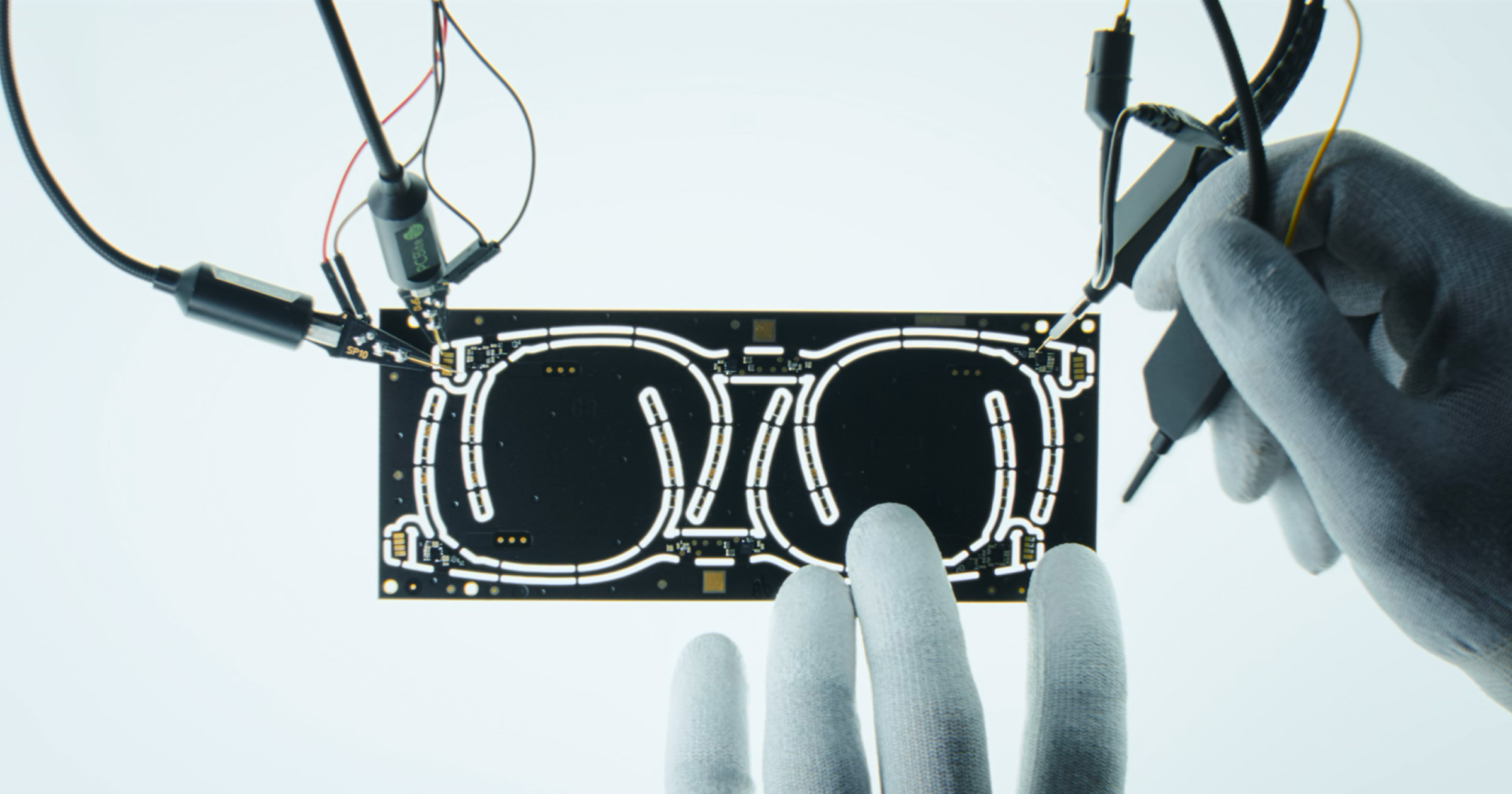 Instant Bifocals: New Glasses Can Change Their Prescription on the Fly Depending on What You’re Looking At 