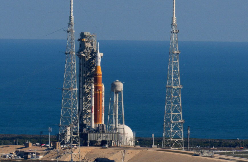 NASA Runs Into Trouble Fueling Up Moon Rocket