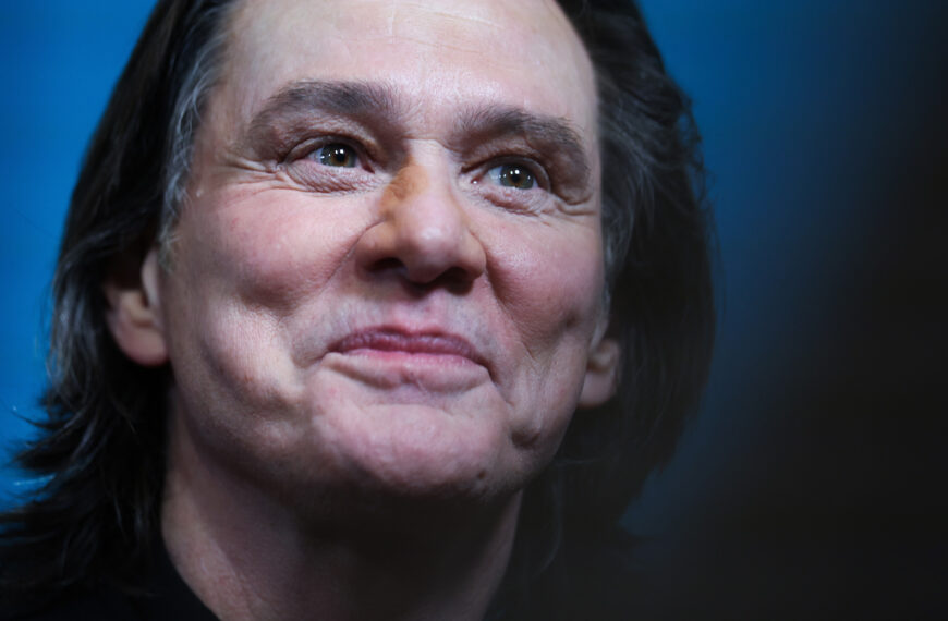 Famed Plastic Surgeon Weighs in on Jim Carrey’s Face