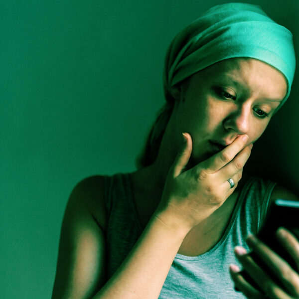 AI Chatbots Telling Cancer Patients to Try Useless Woo-Woo Treatments Instead of Chemotherapy