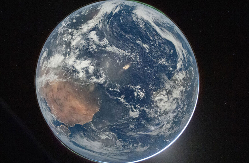 Moon Astronaut Captures Shot of Earth That Lets You See Its Razor-Thin Atmosphere Perfectly