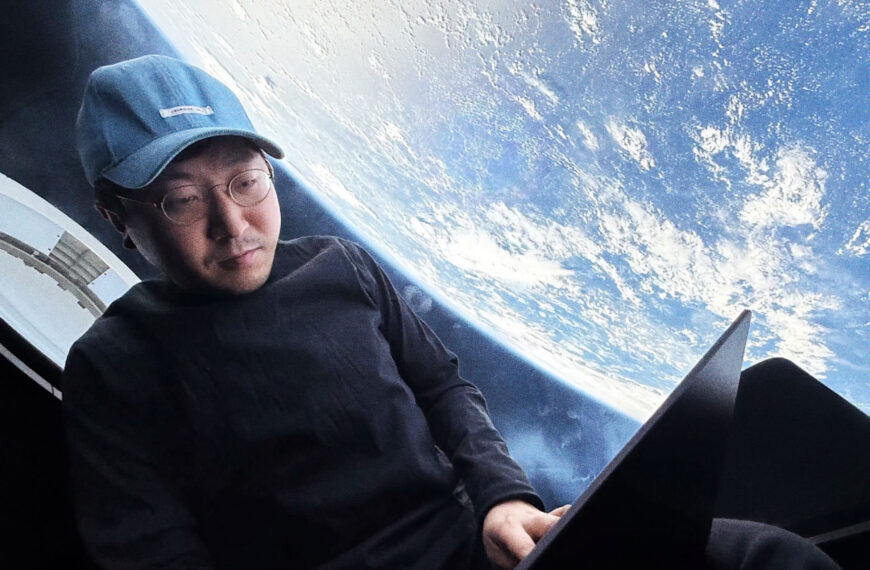 SpaceX Announces Plans to Put Billionaire&hellip;