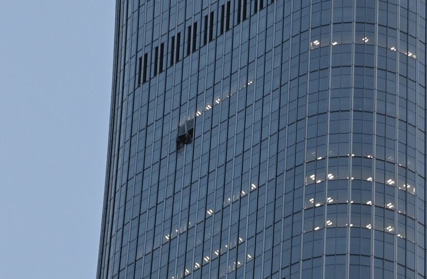 Airplane Crashes Into Skyscraper in China