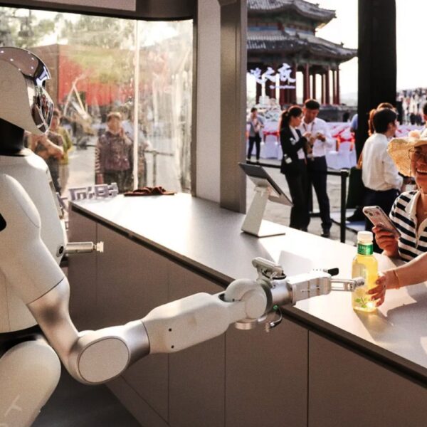 A New Store in Hong Kong Has No Human Employees, Just a Single Humanoid Robot