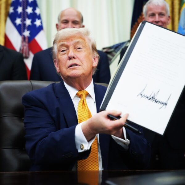 Trump Orders Construction of Powerful Quantum Computer
