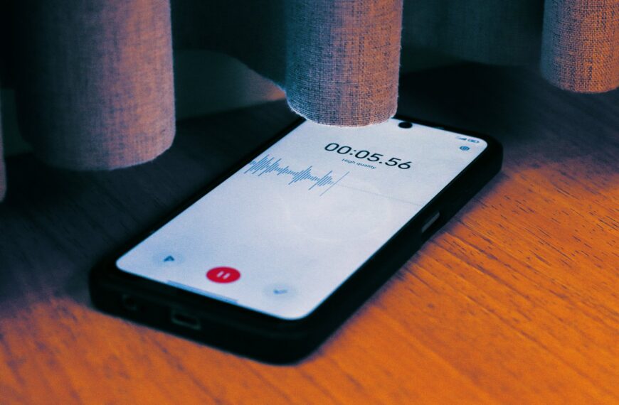 People Are Starting to Record Every Conversation They Have Without Disclosing It, and It’s Gross