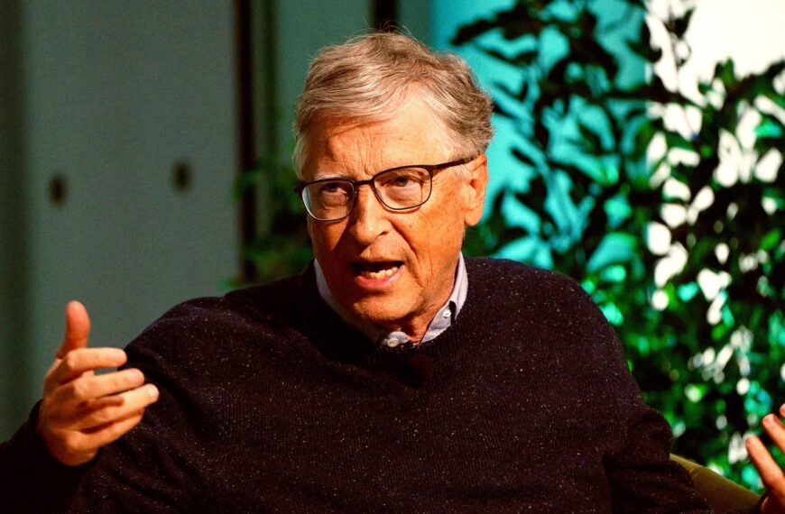 Bill Gates Announces That He Is the First Person Ever to Be Concerned About the Effects of AI