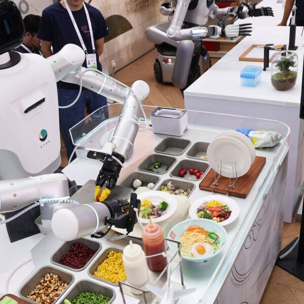 Chinese Companies Are Unleashing AI-Powered Robo-Chefs