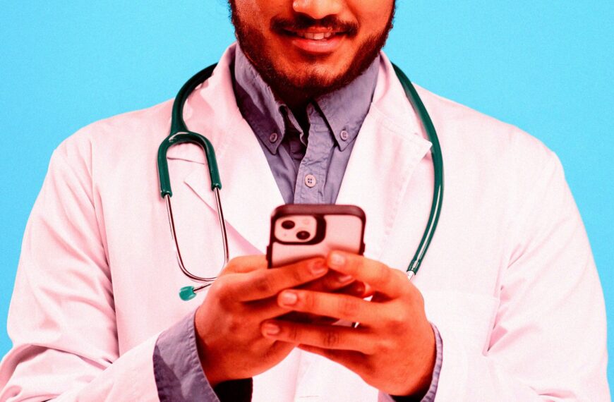 Doctors Warn That Med Students Are Surrendering Their Brains to Medical AIs That Are Even Worse than Regular Chatbots