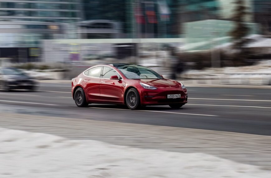 Journalist Alarmed When His Tesla Running FSD Tries&hellip;