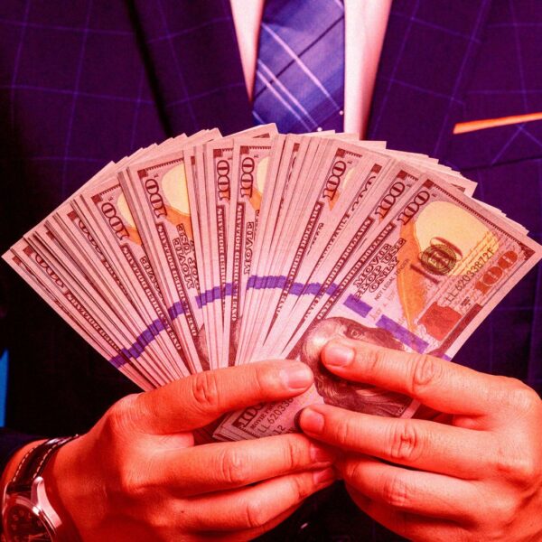 Huge Leak Shows Microsoft Salaries That’ll Make You Jump Out the Window