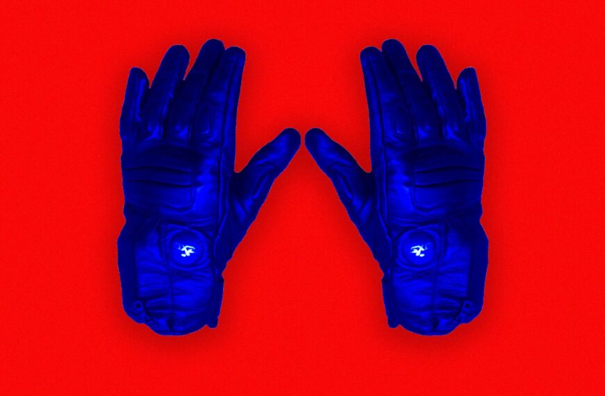 Police Chief Brags That His Officers Have Been Using Electro-Shock Gloves for Years