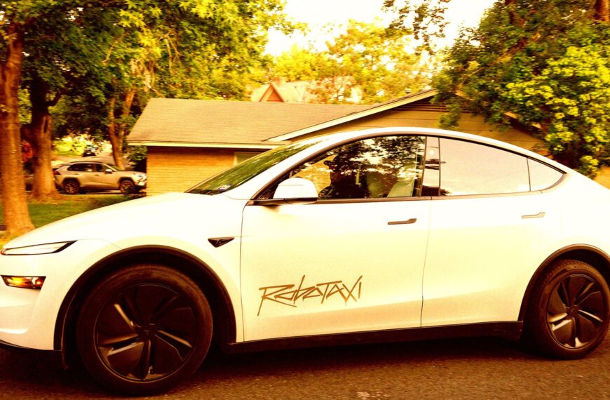 Tesla “Ambassador” Melts Down Over “Horrible” Robotaxi Ride, Says He Had to Call an Uber After Total Self-Driving Failure