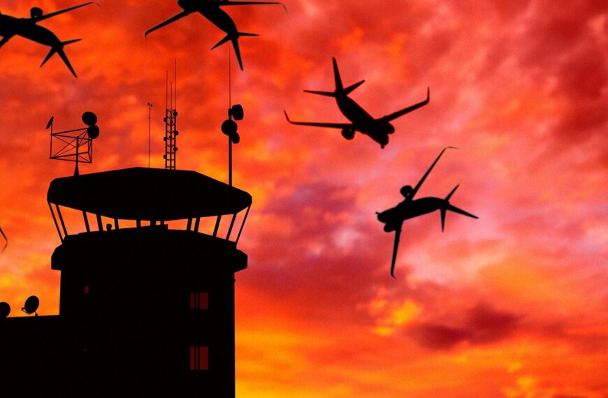 Former Air Traffic Controller Terrified New AI System Will Hallucinate and Cause Catastrophe