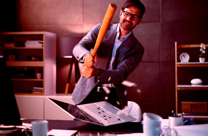 Employees Absolutely Loath AI in the Workplace, Survey Finds