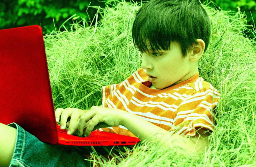 Laptop Toasts Boy
