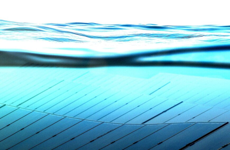 Scientists Unveil Underwater Solar Panels