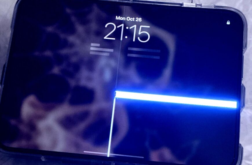 Apple’s Folding Phone Is Already Breaking at an Incredible Rate, Just Hours Into Use