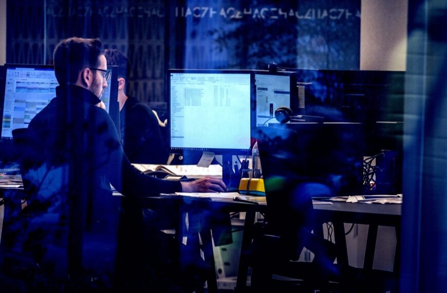 Bosses Deploying AI-Powered Spyware That Watches Workers Constantly