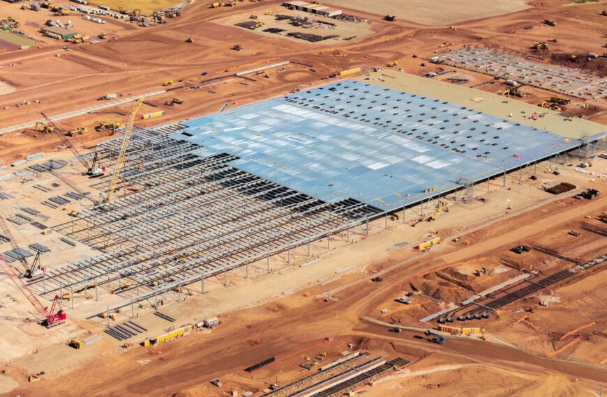 This Graph of Data Center Spending Compared to All Other Construction Will Give You Chills
